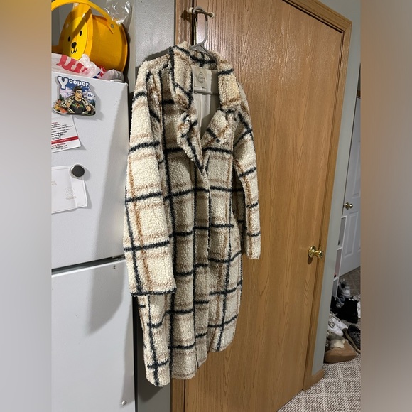 Knee length coat - Picture 2 of 11